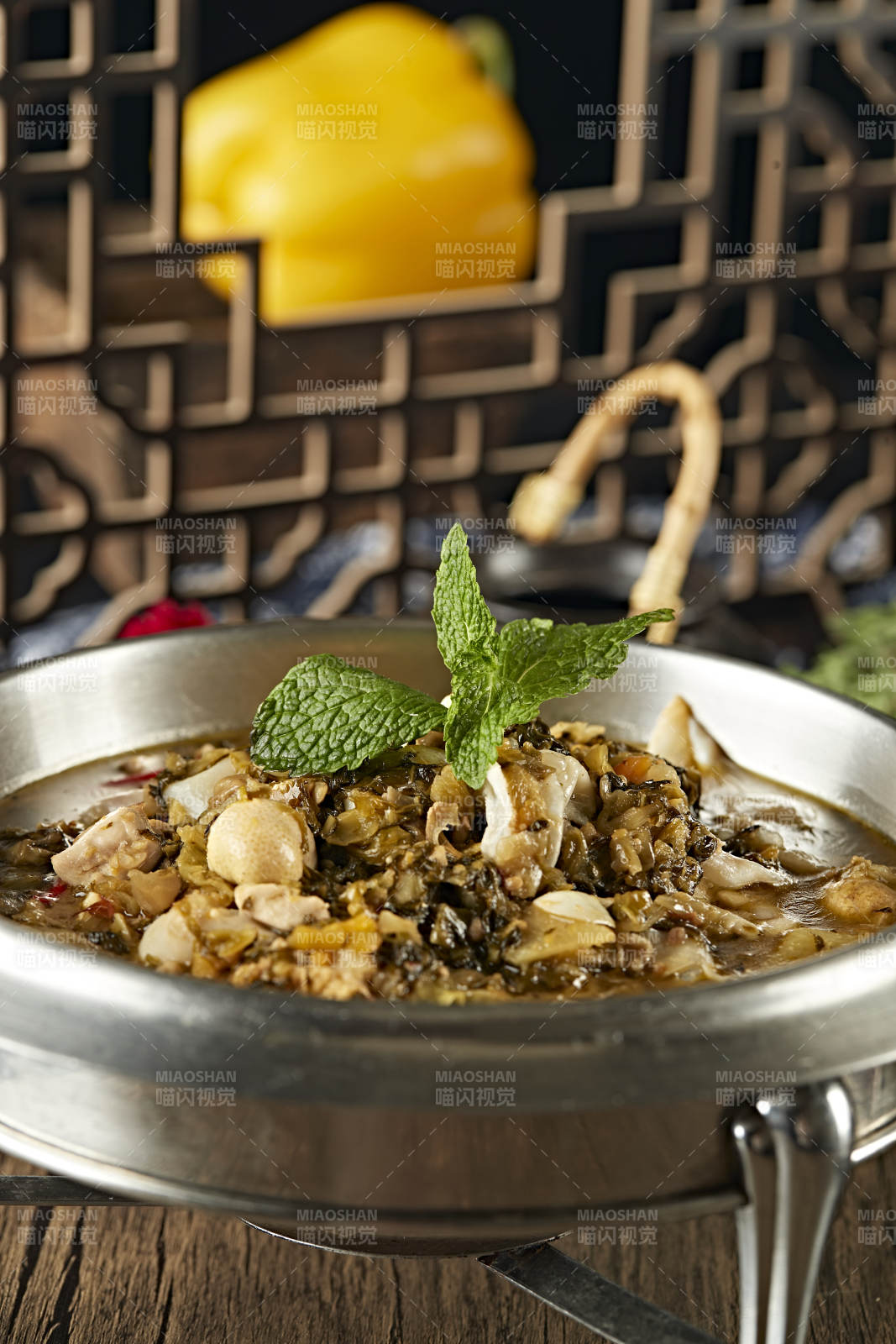 酸汤酸菜炖鱼杂图片