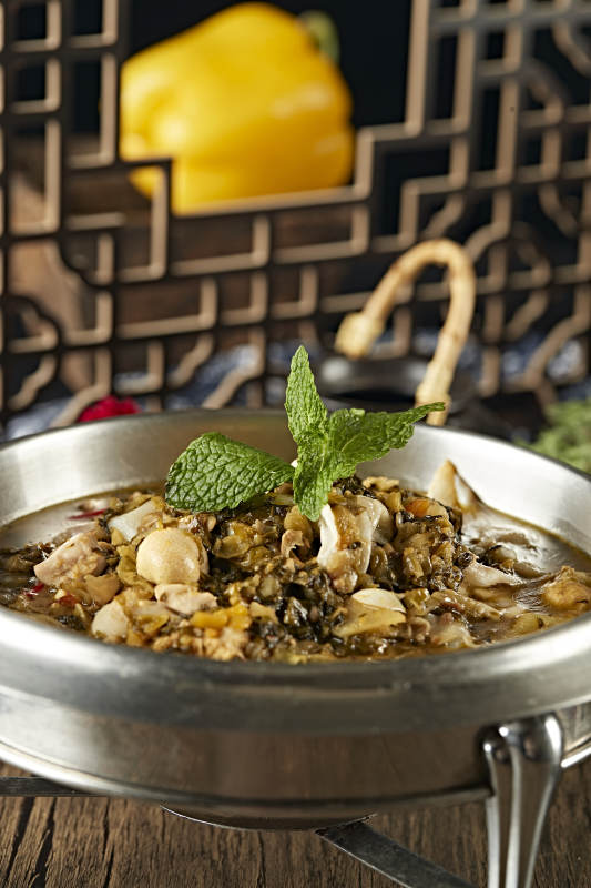 酸汤酸菜炖鱼杂图片