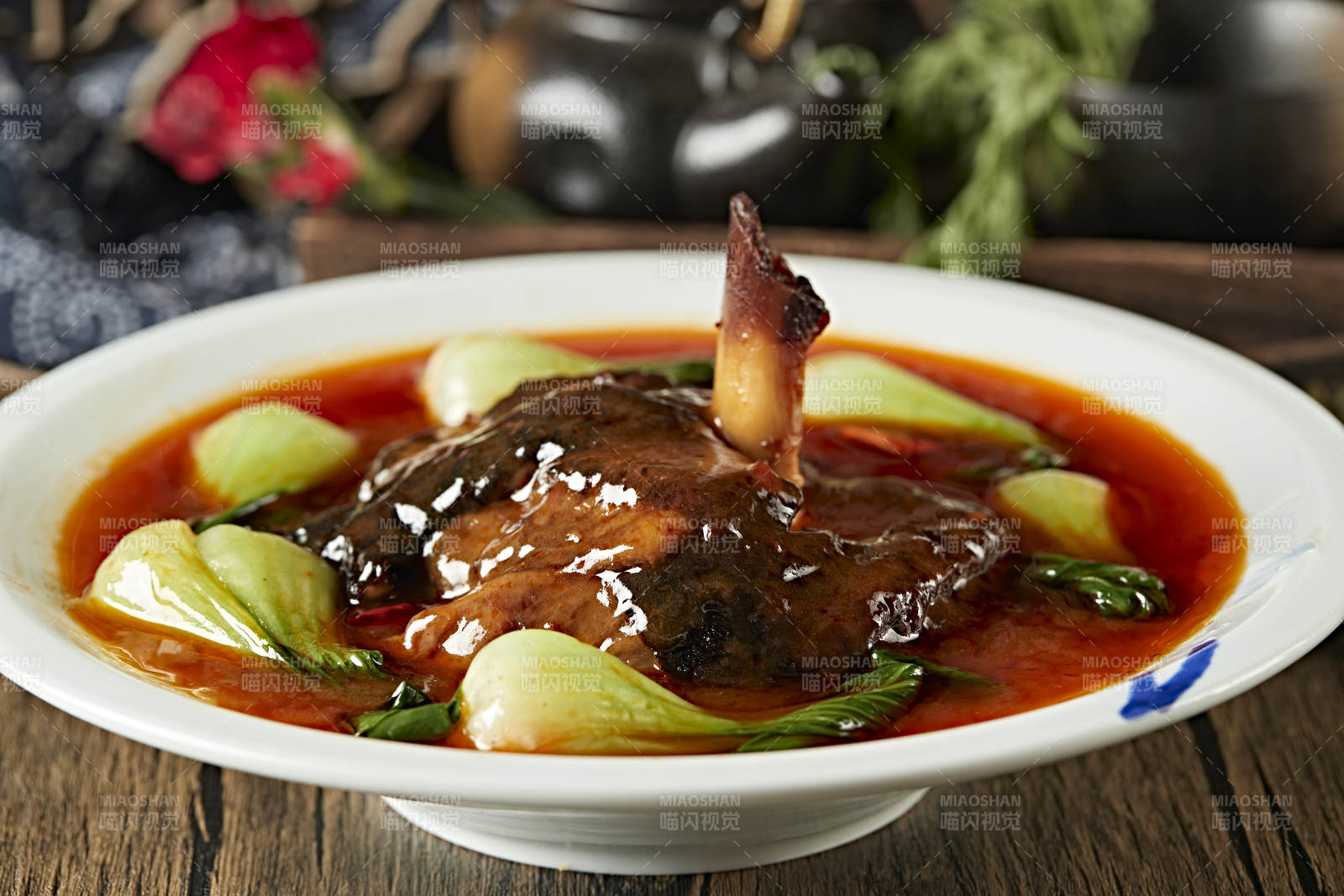 浇汁红烧大肘子图片