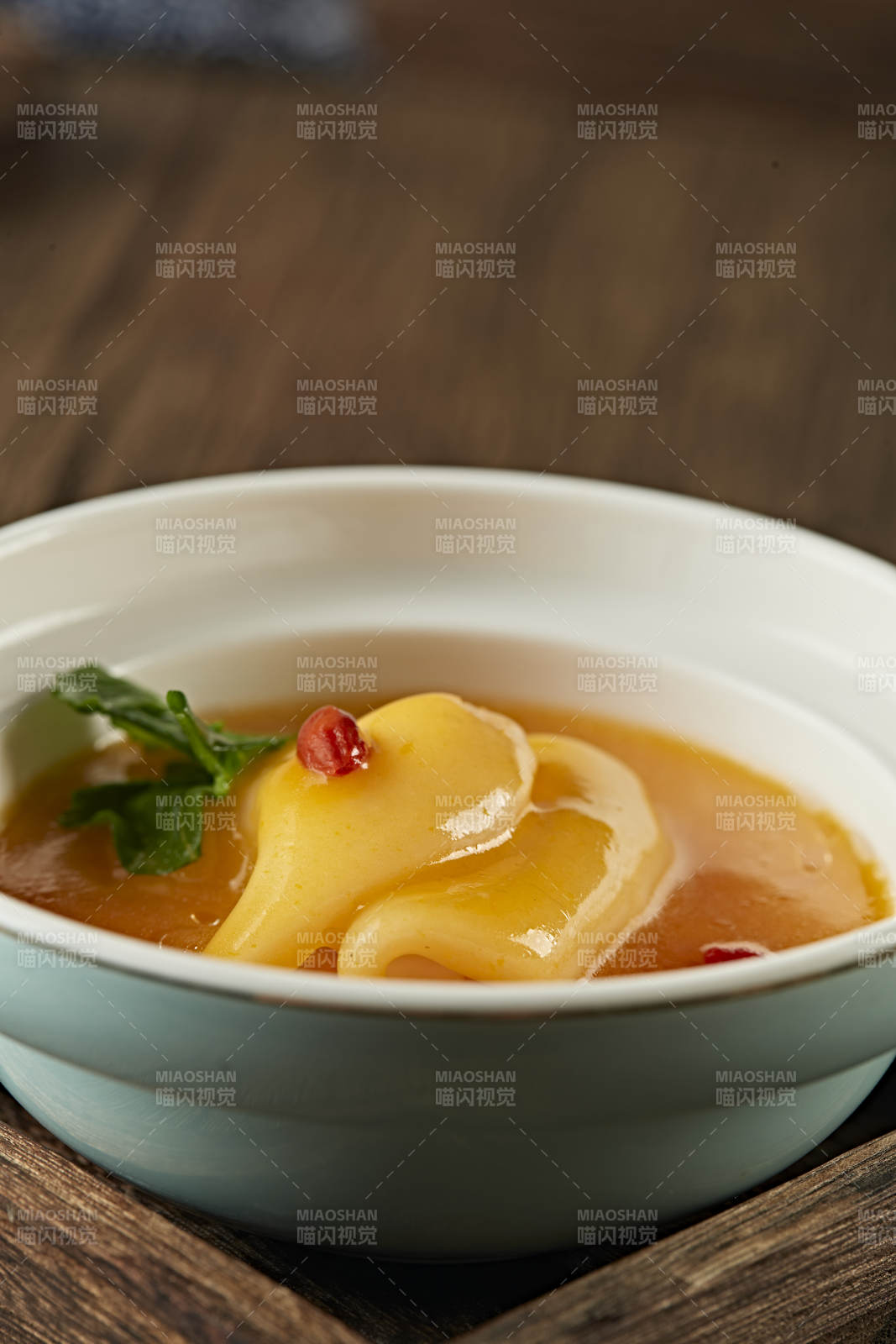 捞汁浓汤炖花胶图片