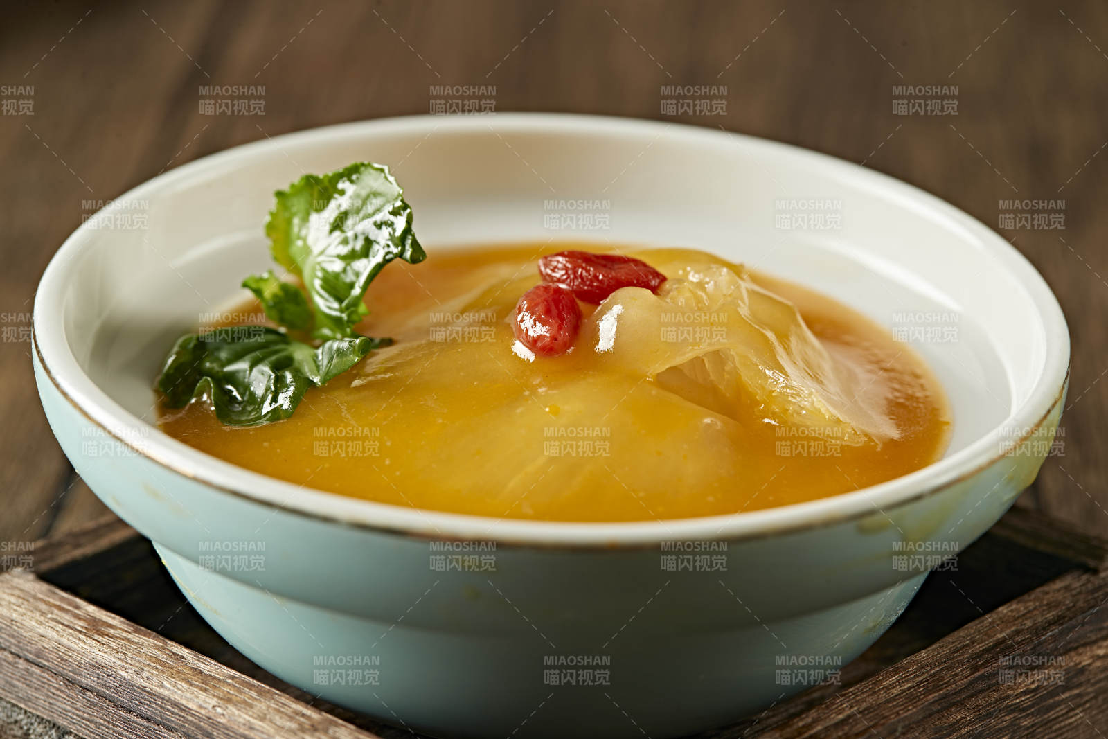 鲍鱼汁炖鱼翅图片