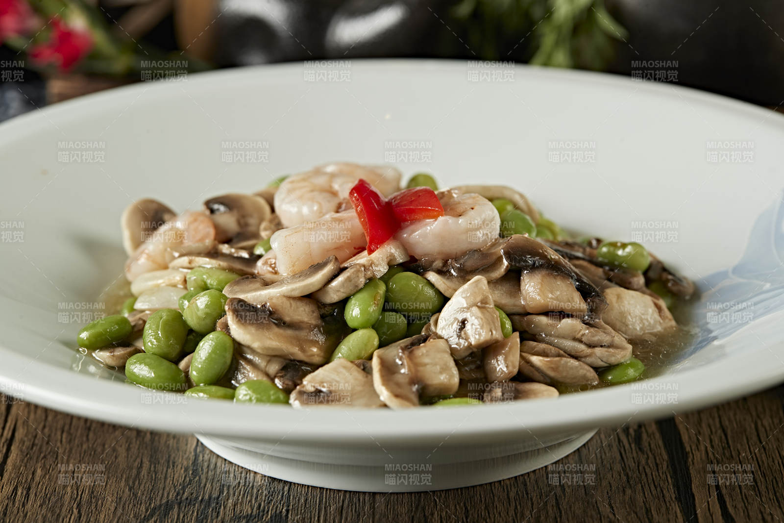 青豆口蘑切片烧虾仁图片