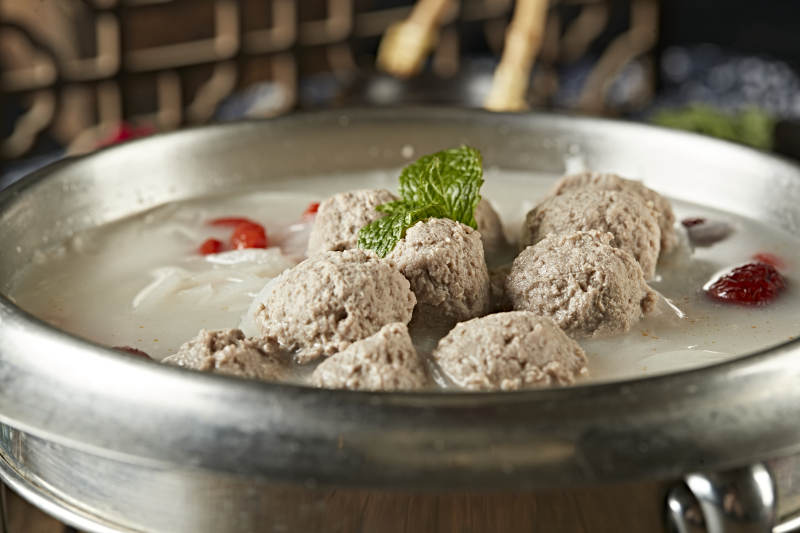 酸汤萝卜炖肉丸图片