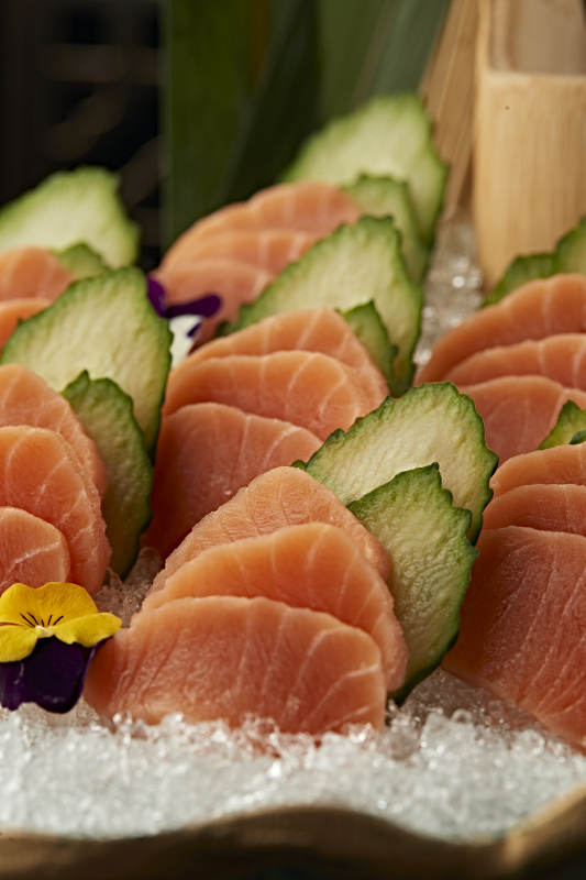 冰镇极品三文鱼刺身图片