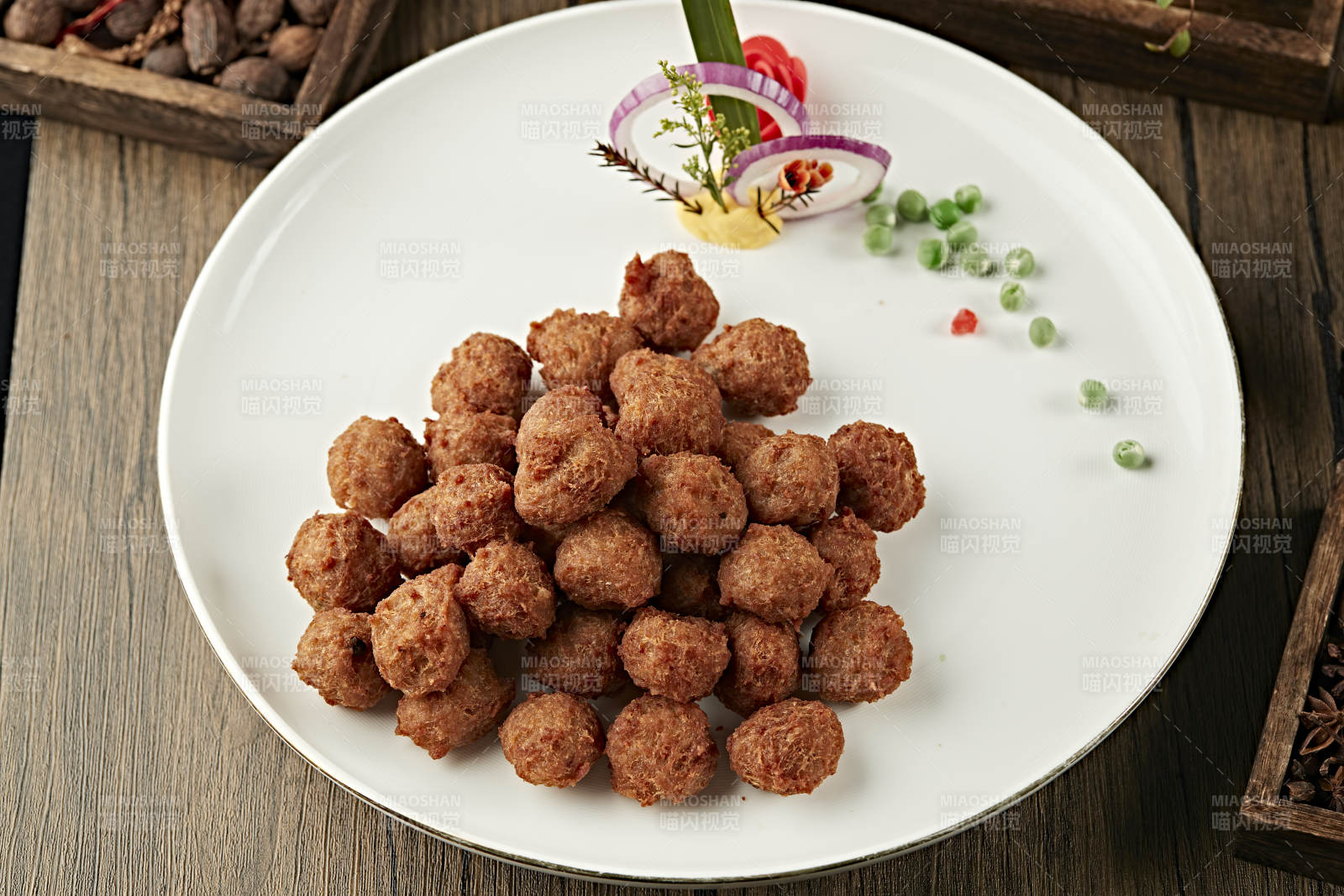 干炸鸡脆骨肉丸图片