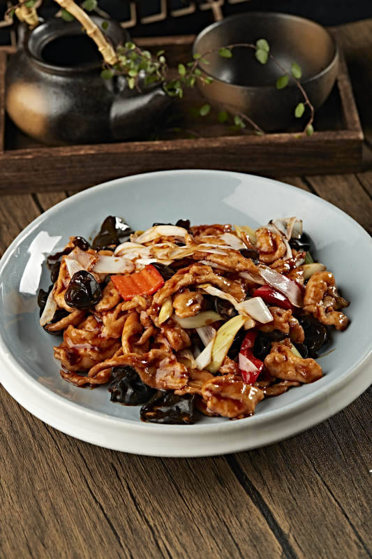 酸辣彩椒木耳香葱过油回锅肉图片