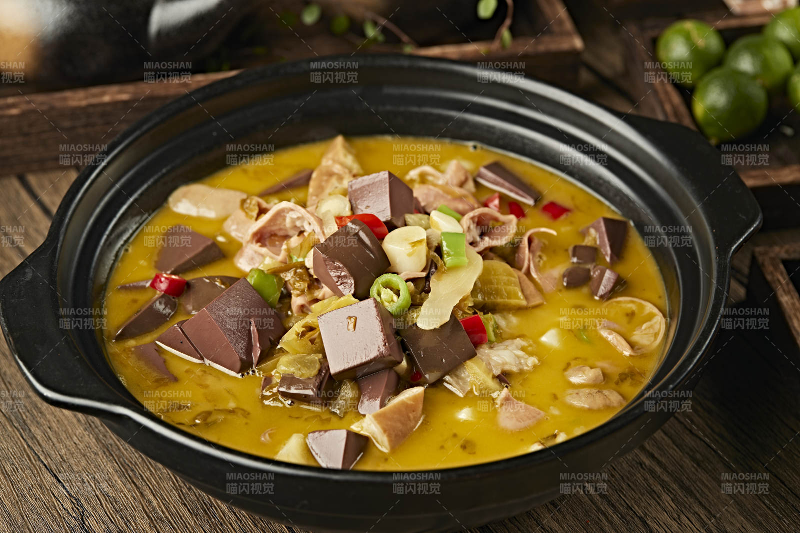 砂锅酸汤毛血旺图片