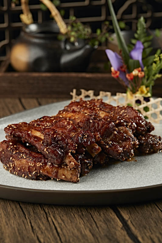 孜然味香烤猪肋排图片