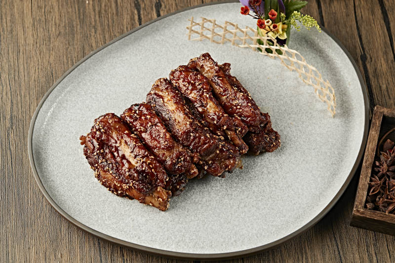 孜然味香烤猪肋排图片