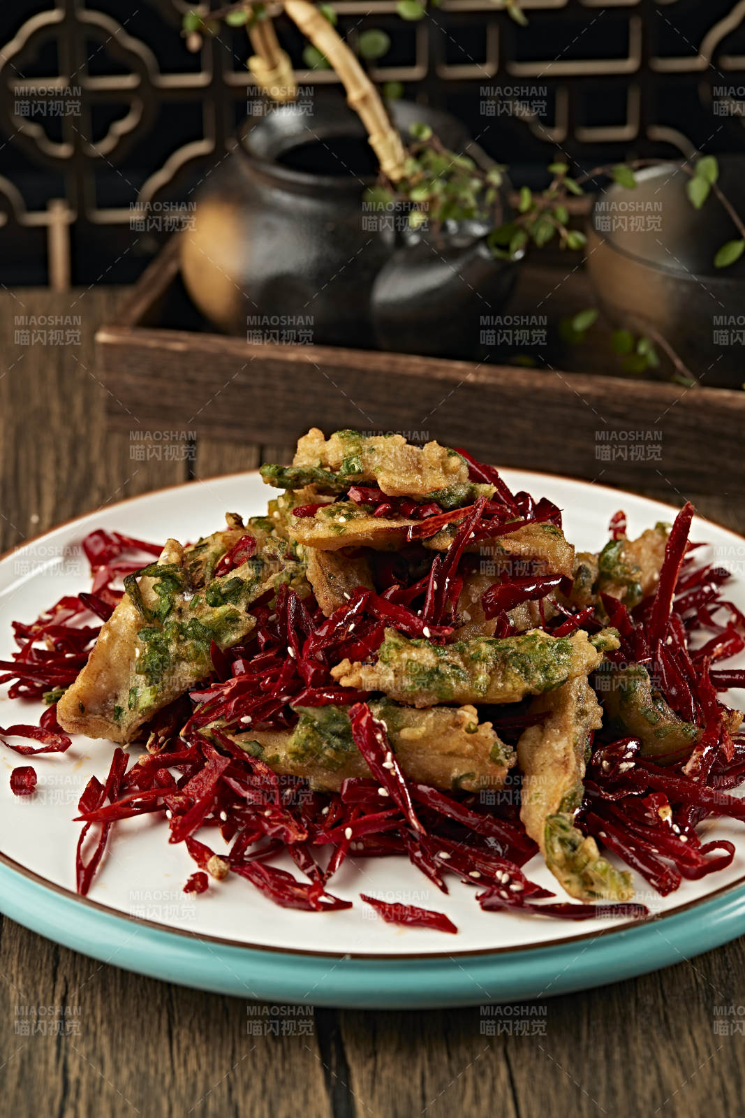 麻辣葱香油炸酥肉图片