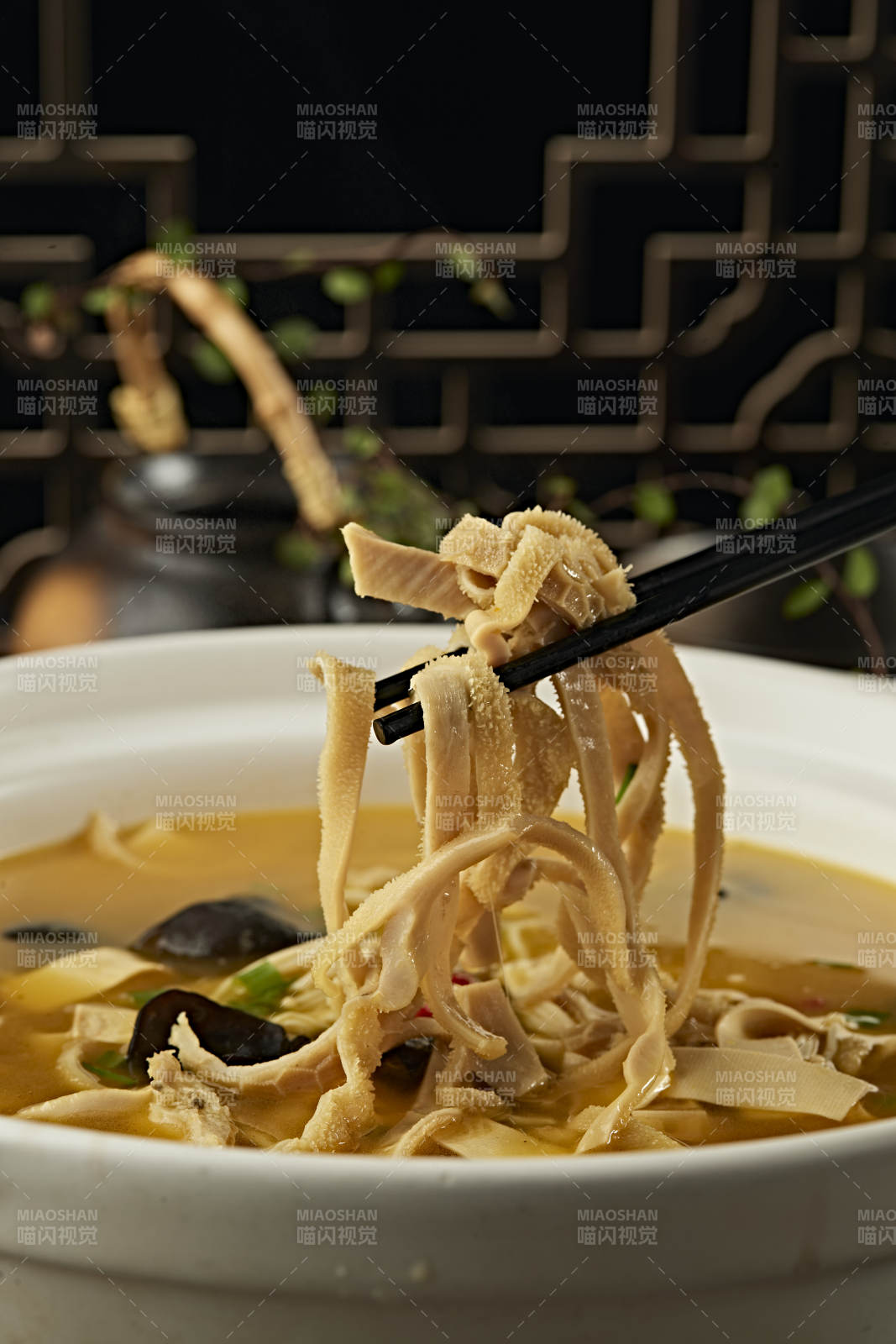 美味营养酸汤牛肚丝图片