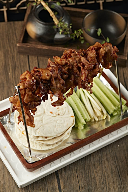 晾干烤肉配薄饼肥牛图片