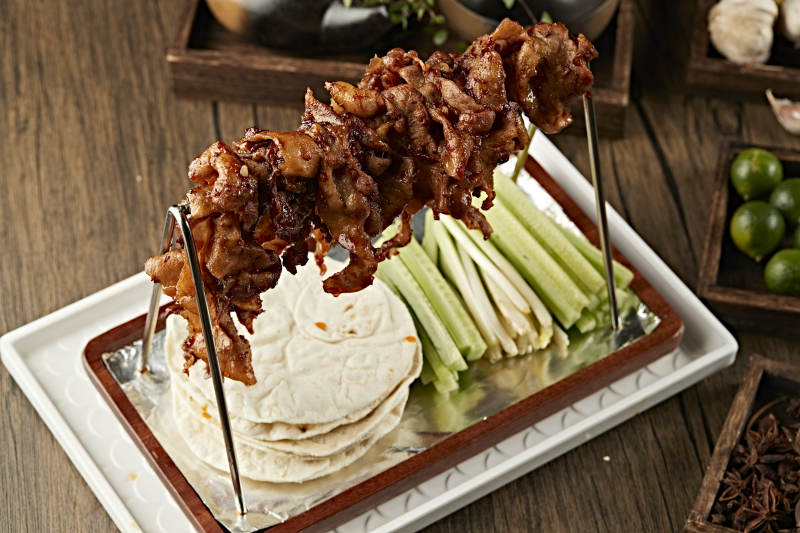 晾干烤肉配薄饼肥牛图片