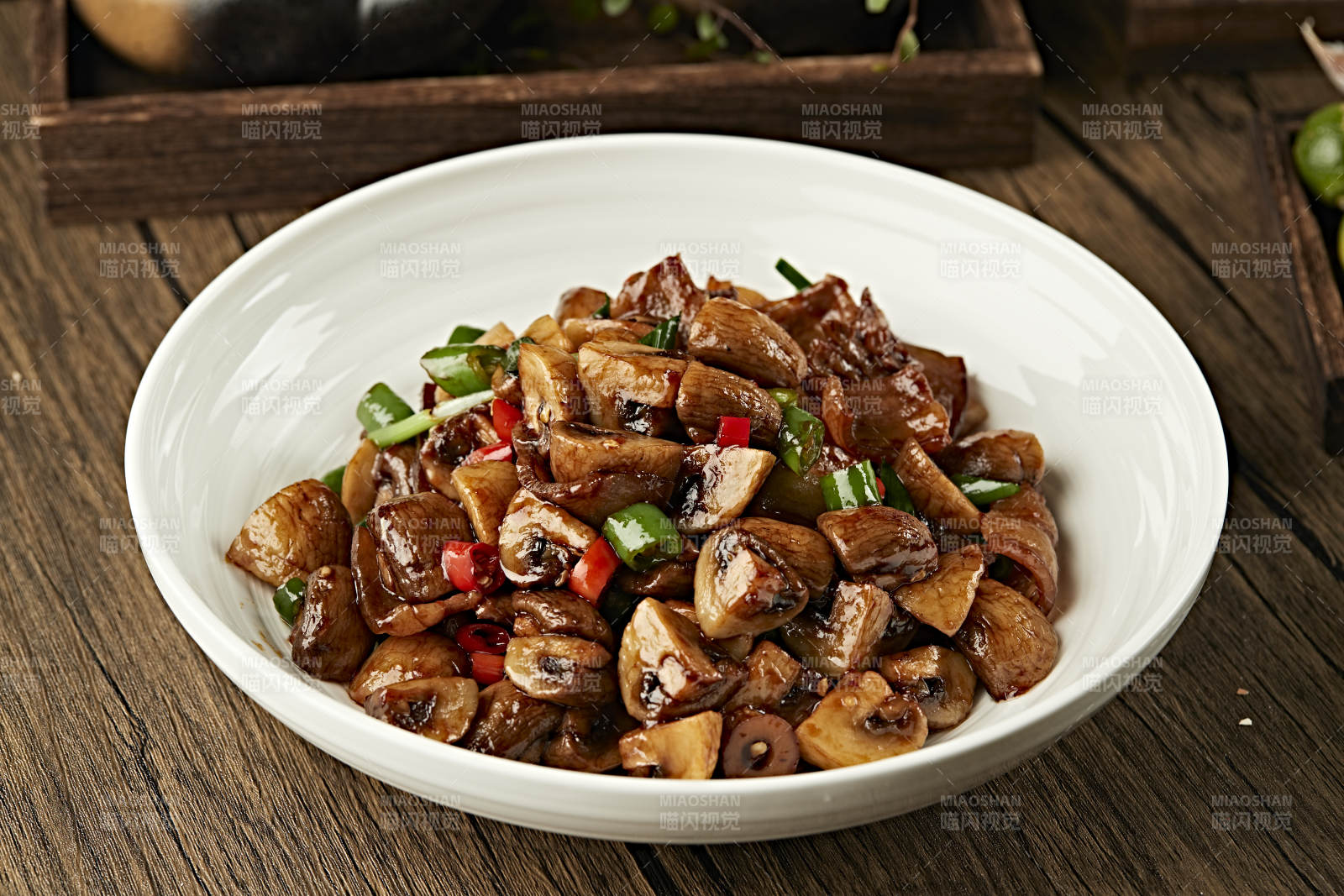 香辣酱烧口蘑腊肉图片
