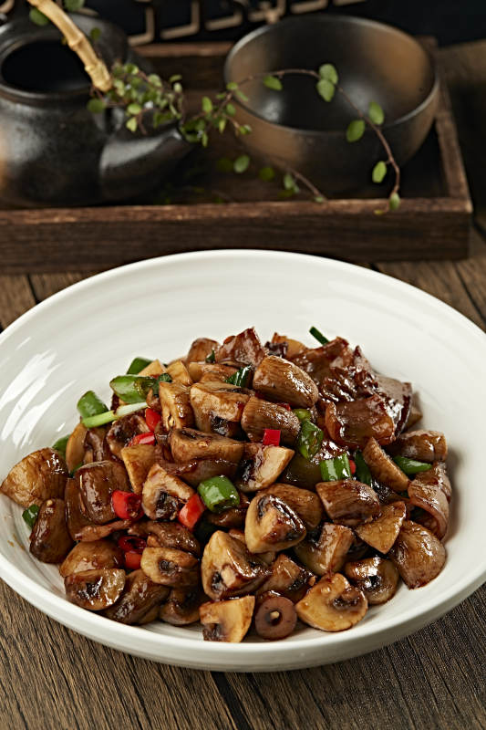 香辣酱烧口蘑腊肉图片