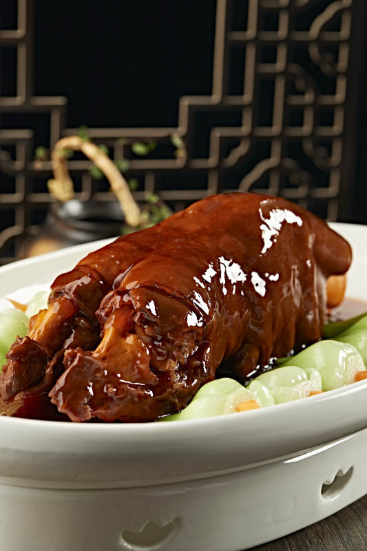 浇汁红烧大牛蹄图片