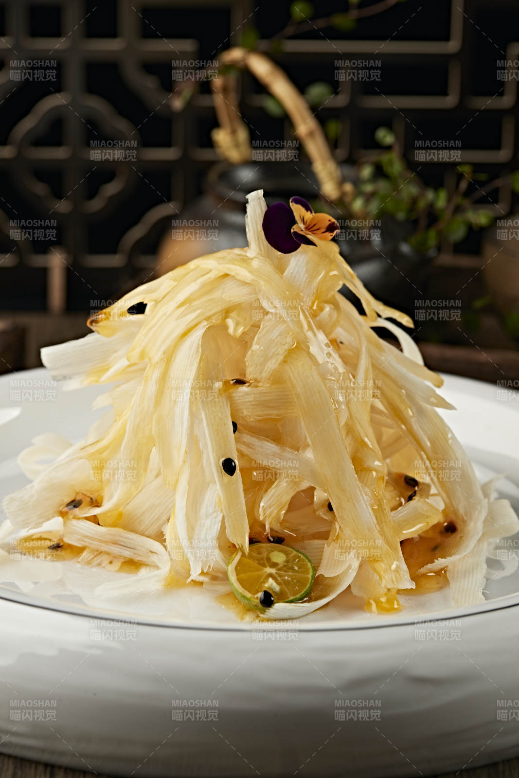 浇汁百香果酱茭白丝图片