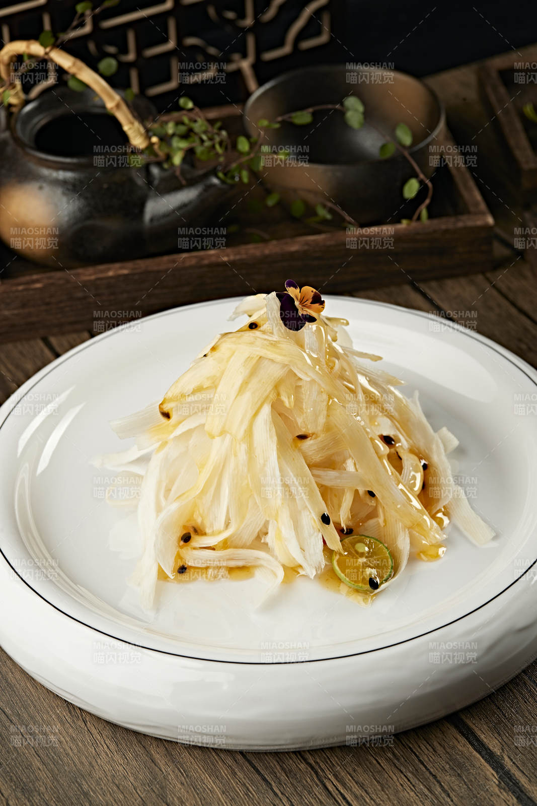 浇汁百香果酱茭白丝图片