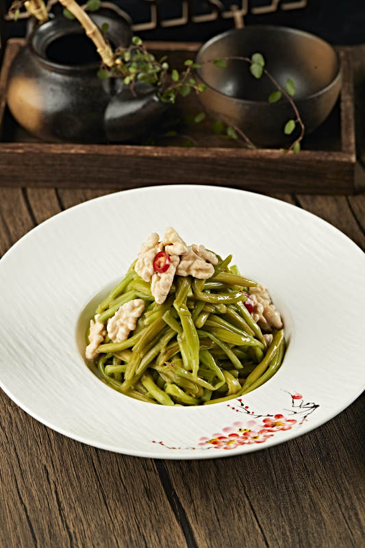 浇汁桃仁鲜黄花菜图片