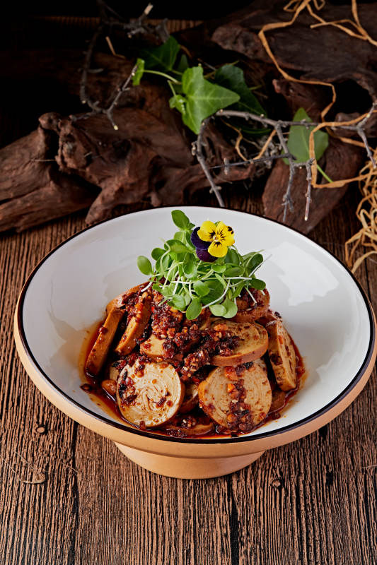 豆苗辣酱熏豆皮卷图片