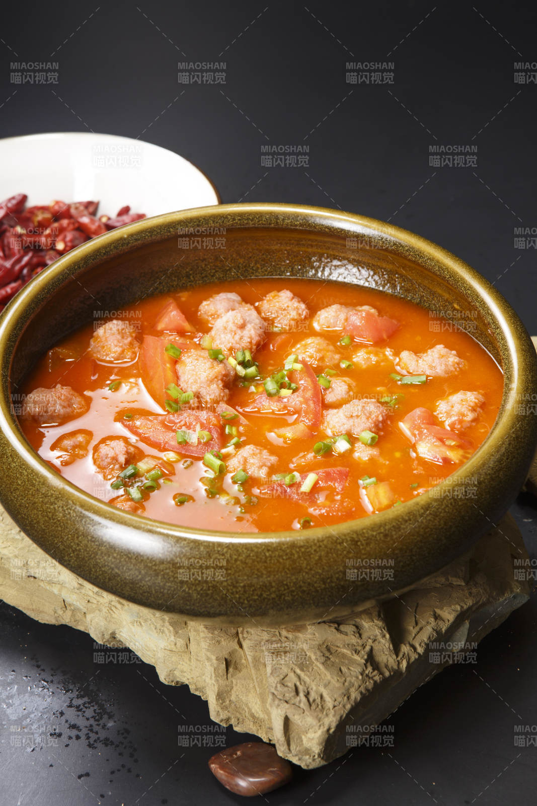 番茄汤底汆牛肉丸子图片