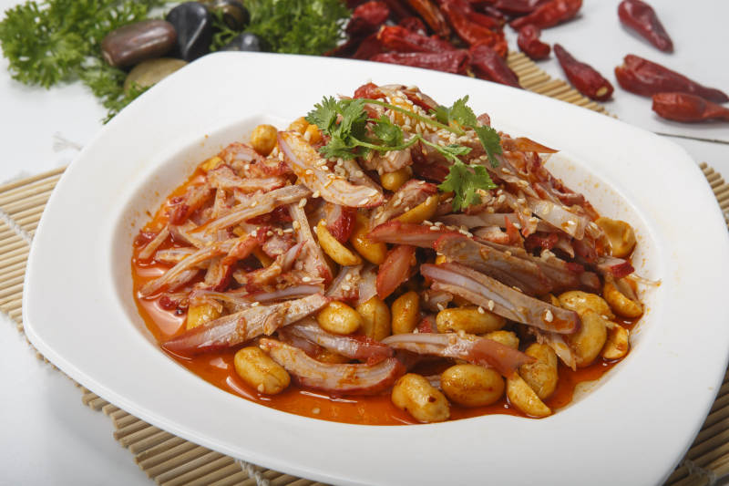 果仁辣炒猪耳丝月牙骨图片