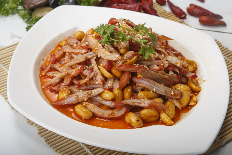 果仁辣炒猪耳丝月牙骨图片