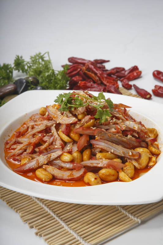 果仁辣炒猪耳丝月牙骨图片