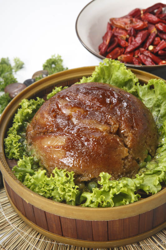 木笼屉装的粉蒸扣肉图片