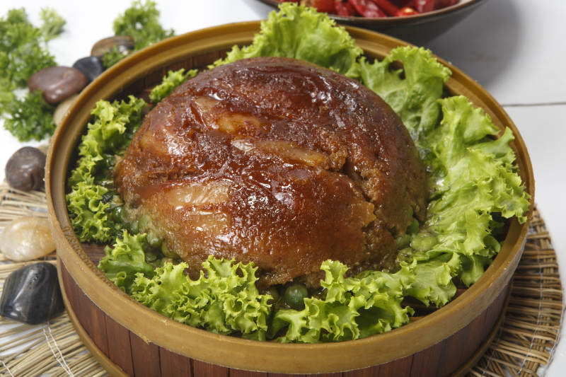 木笼屉装的粉蒸扣肉图片