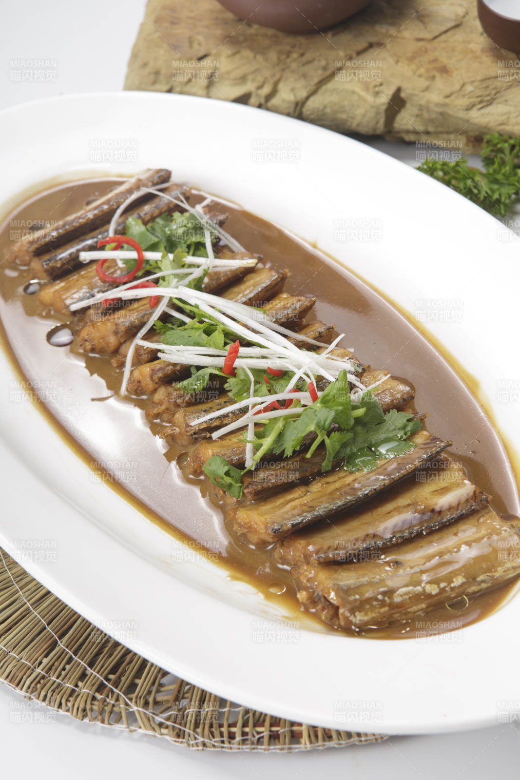 家常酱炖带鱼图片