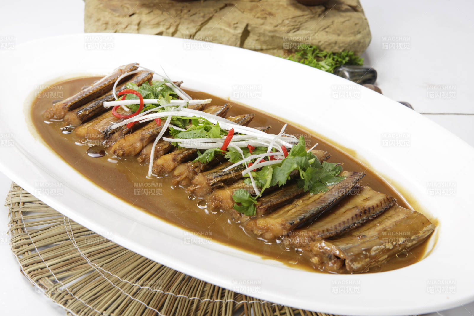 家常酱炖带鱼图片