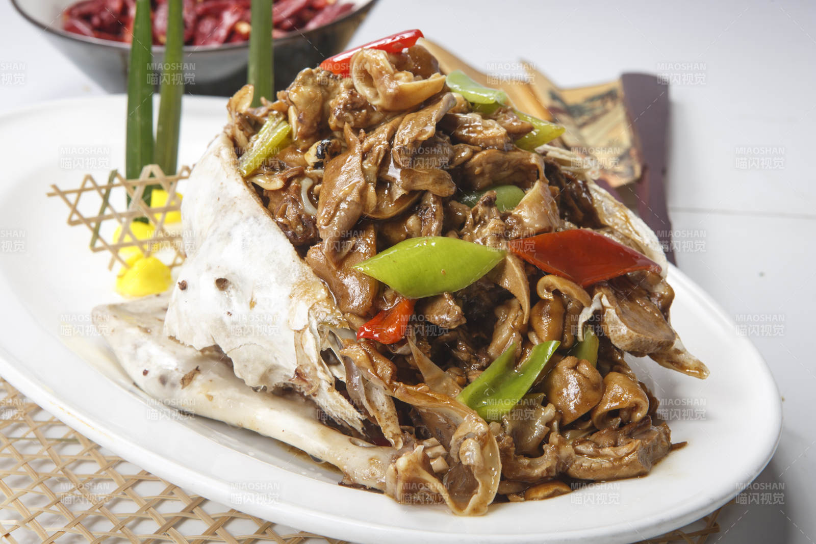 蒜香煮羊头图片