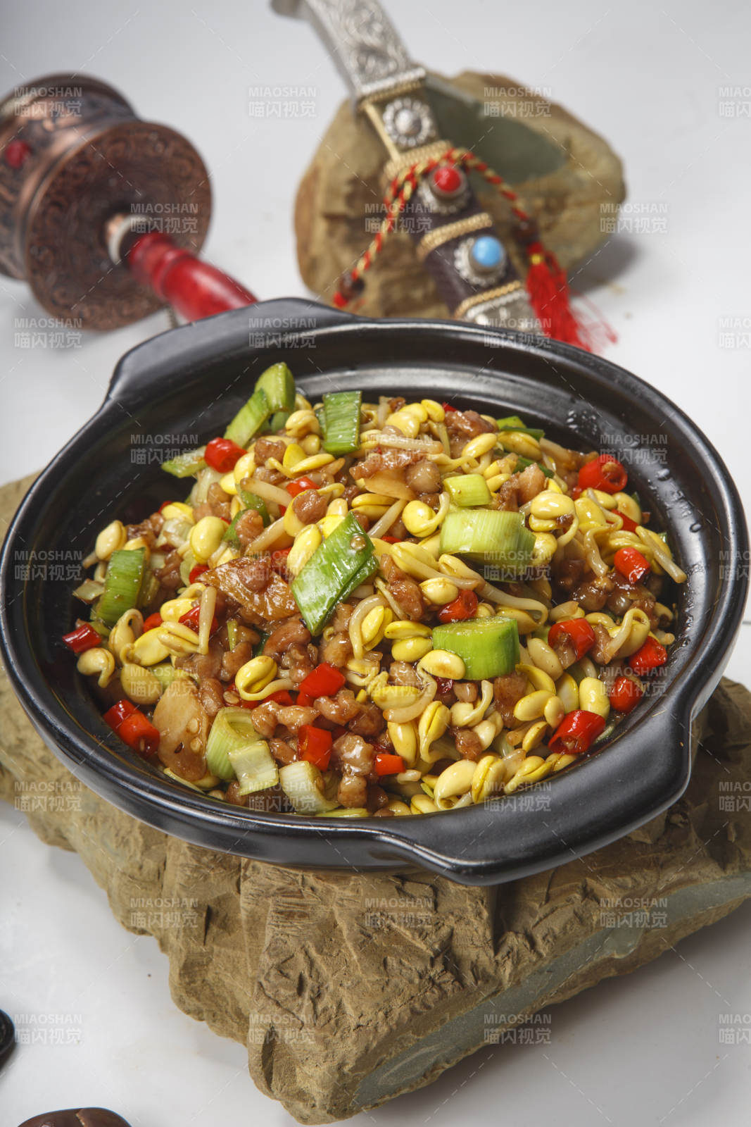 砂锅蒜苗辣煲肉粒黄豆芽图片