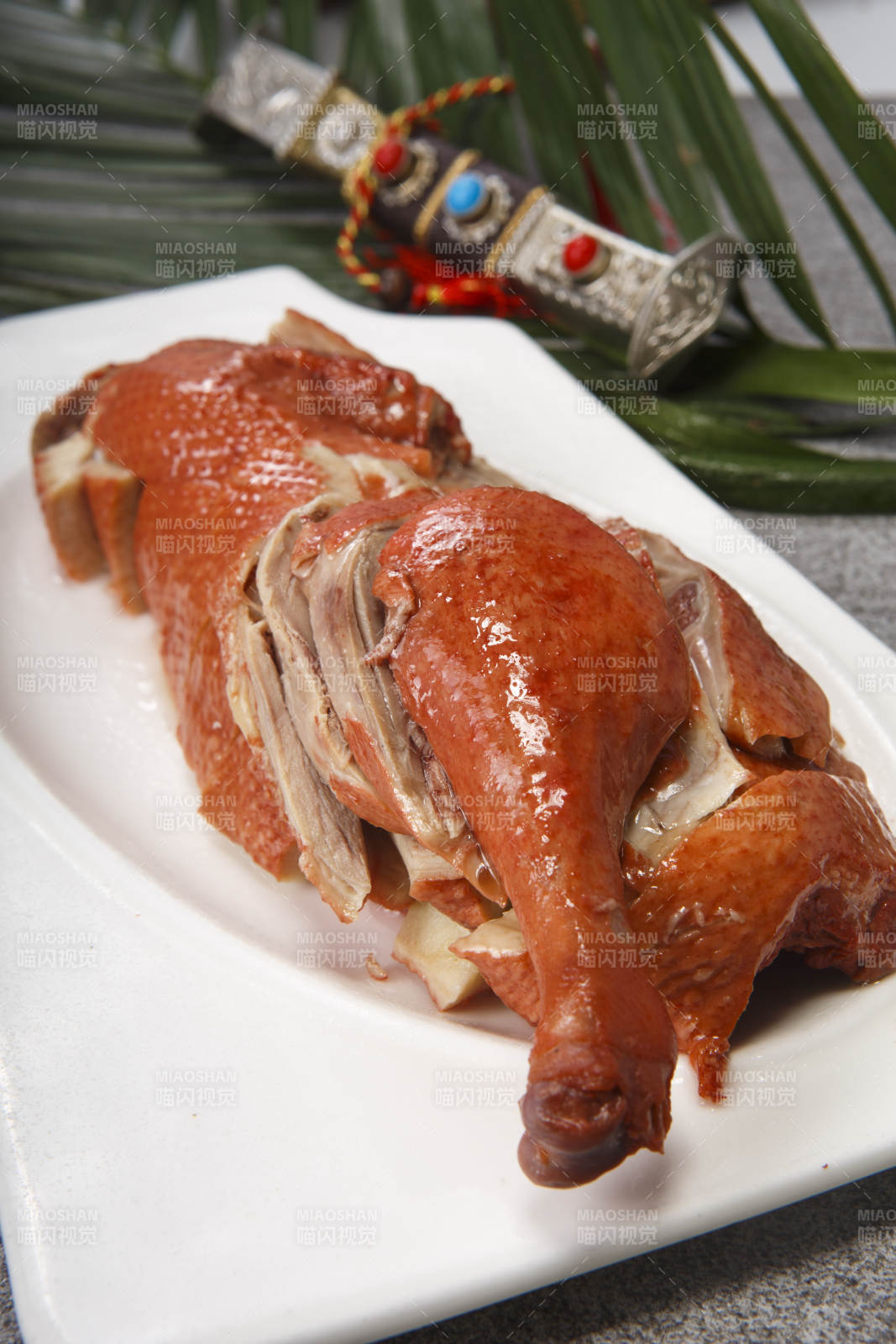 磁盘装的卤味半只鸡图片