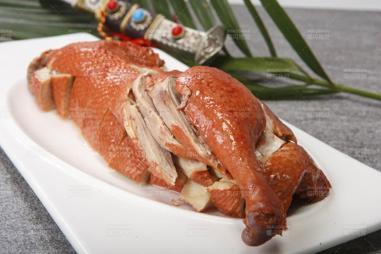 磁盘装的卤味半只鸡图片