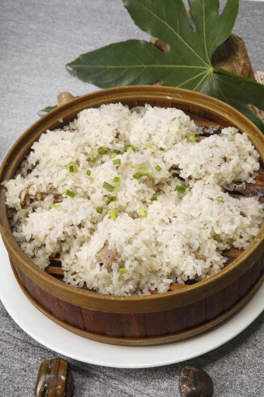 竹笼屉装的糯米蒸排骨图片