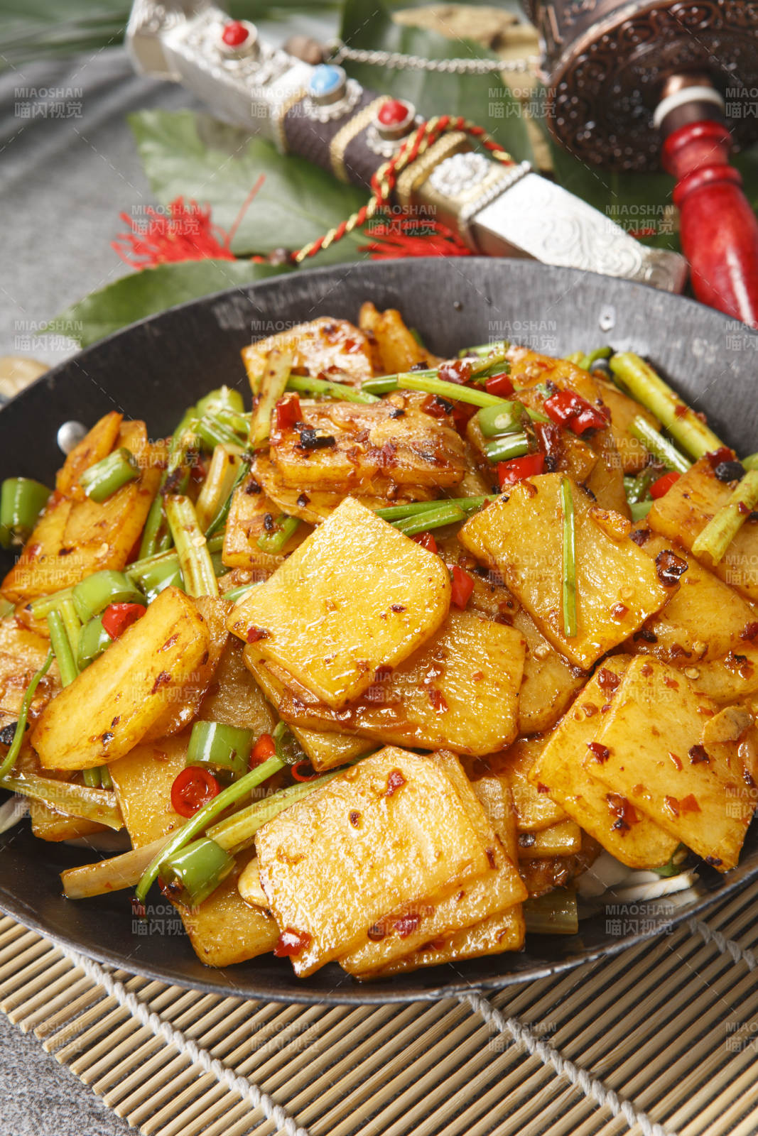 湘味辣椒干锅土豆片图片