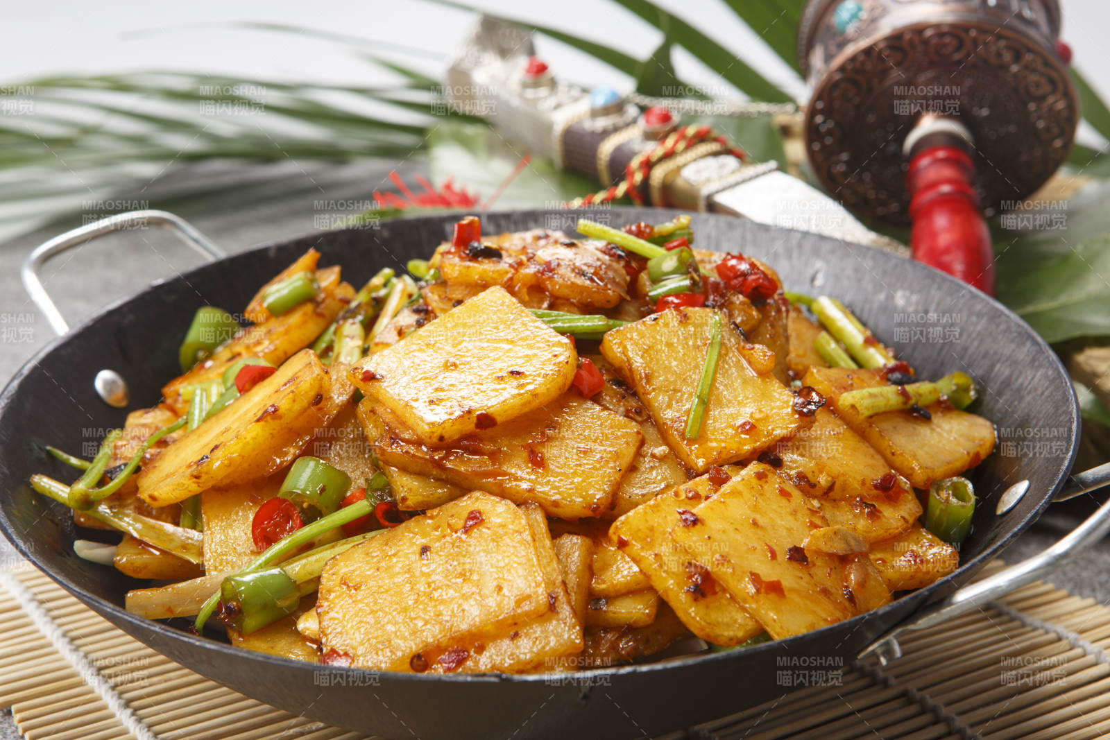 湘味辣椒干锅土豆片图片