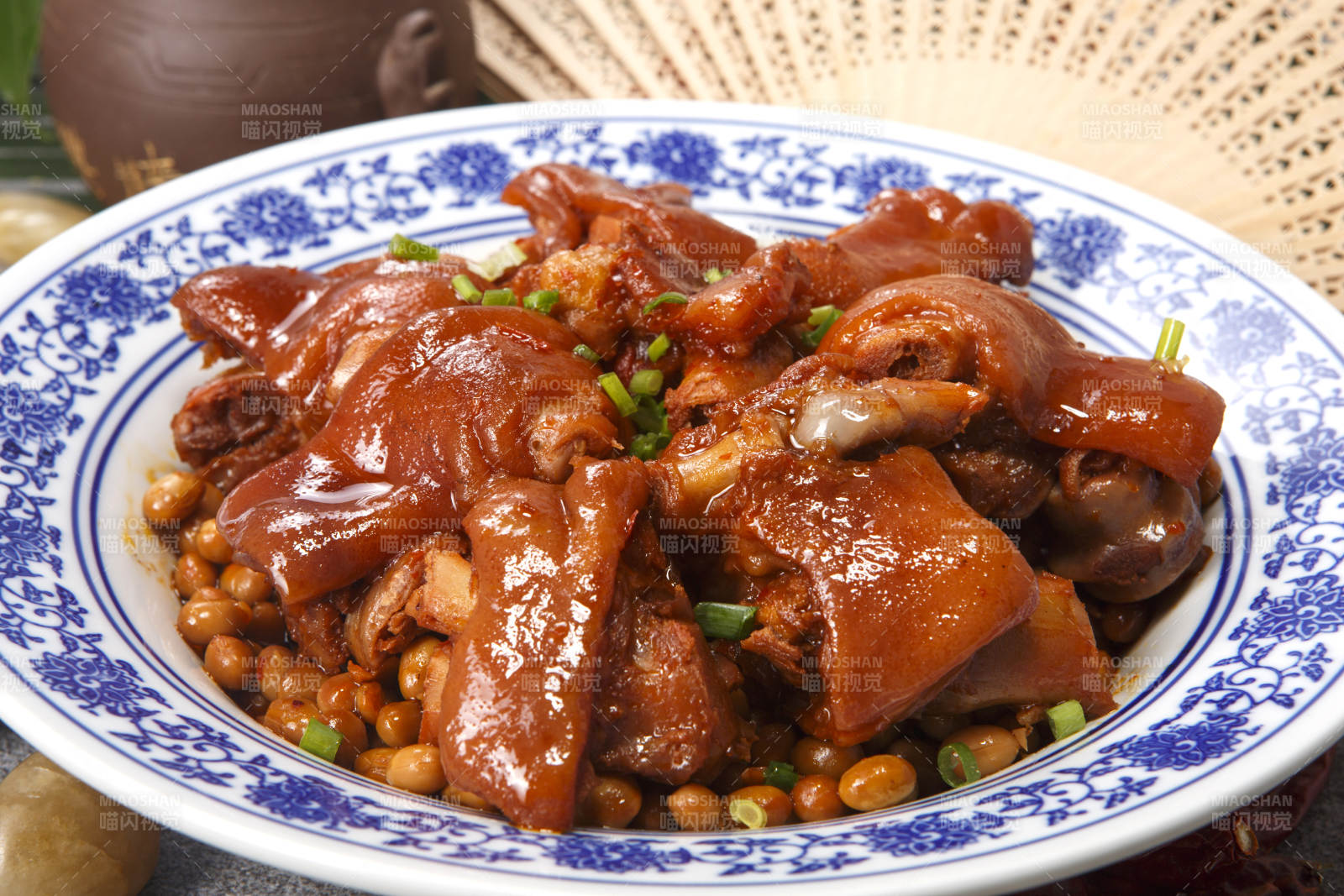 泰椒酱黄豆焖猪脚块图片