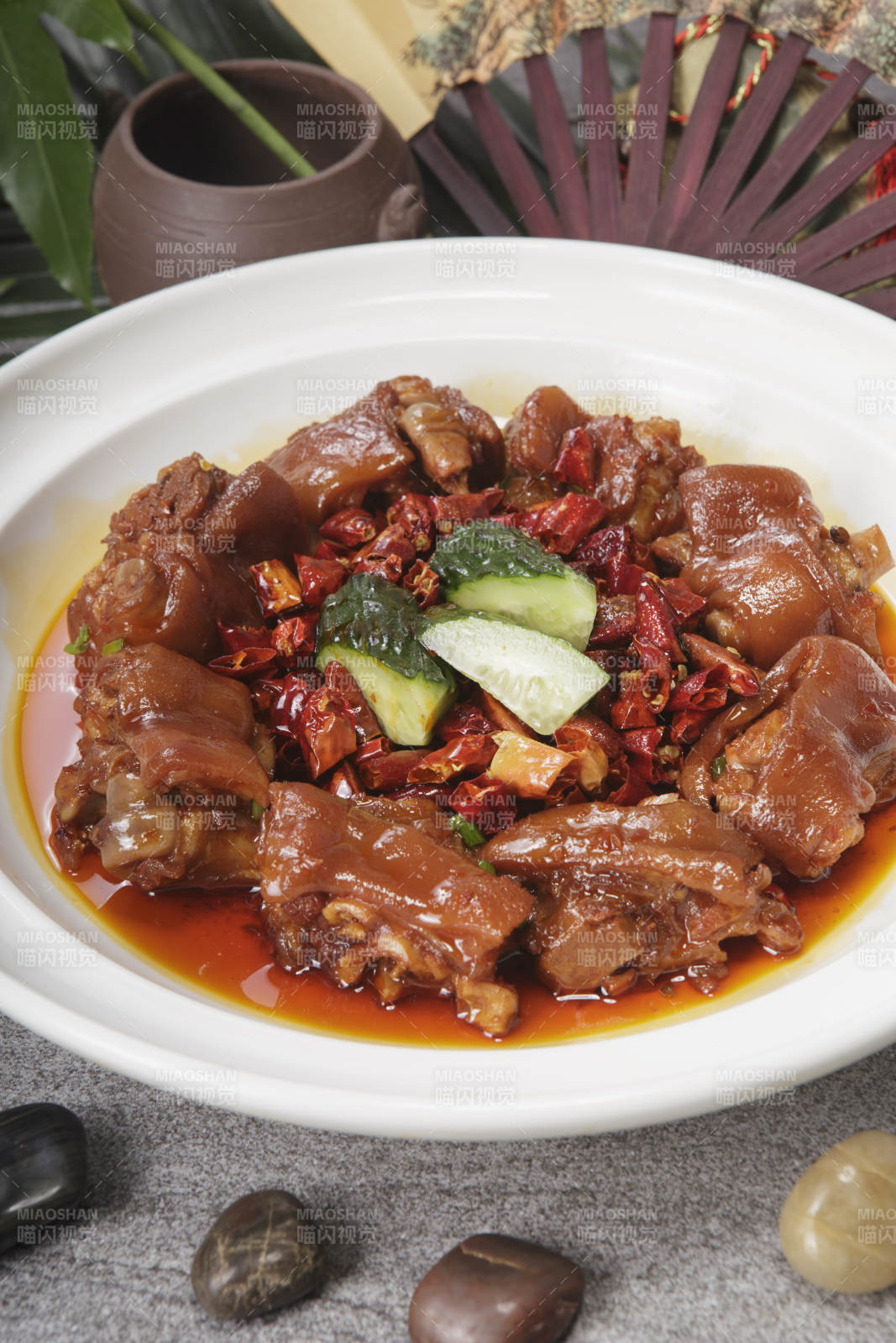 红烧辣子猪脚图片