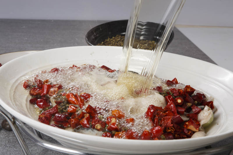 沸腾飘香水煮鱼图片