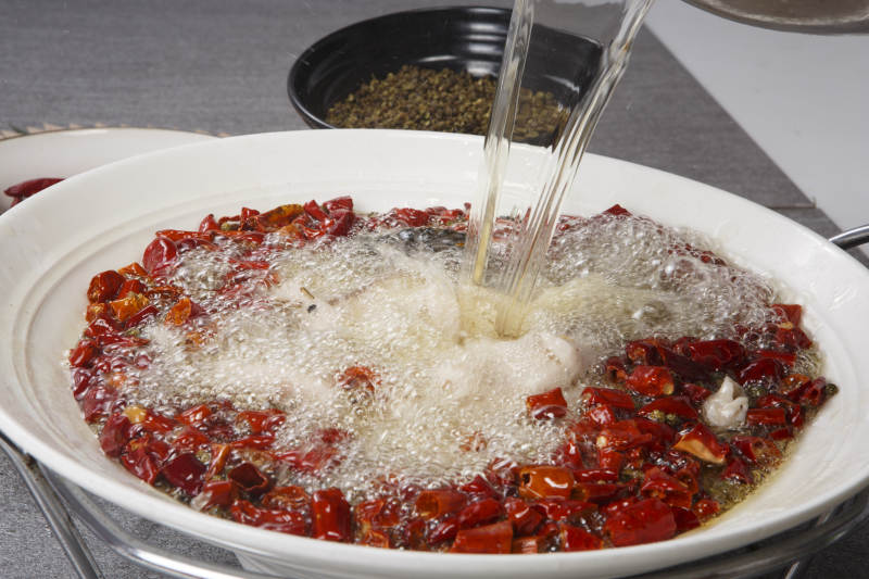 沸腾飘香水煮鱼图片