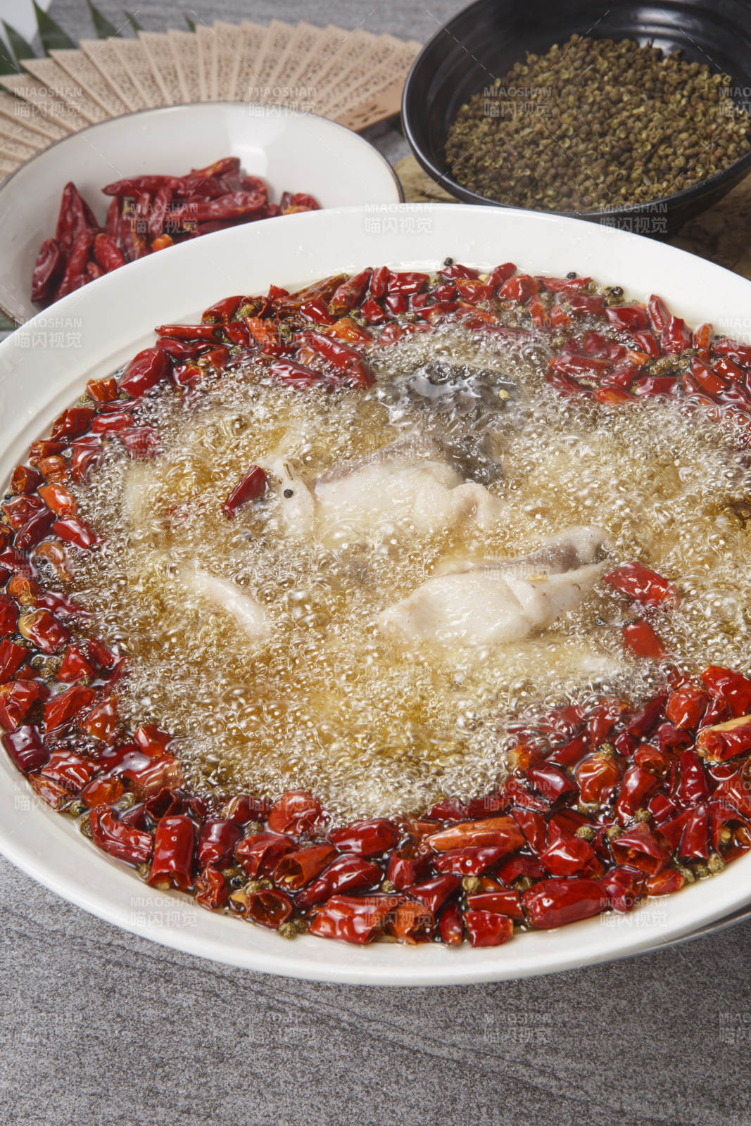 沸腾飘香水煮鱼图片