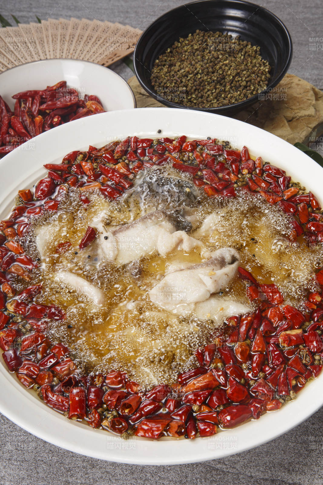 沸腾飘香水煮鱼图片