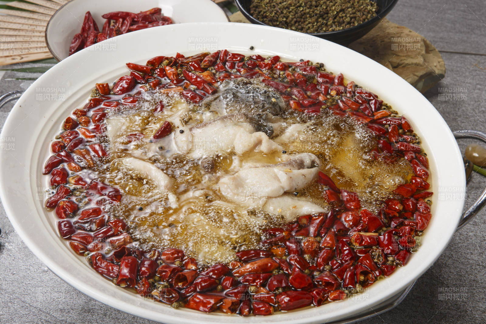 沸腾飘香水煮鱼图片