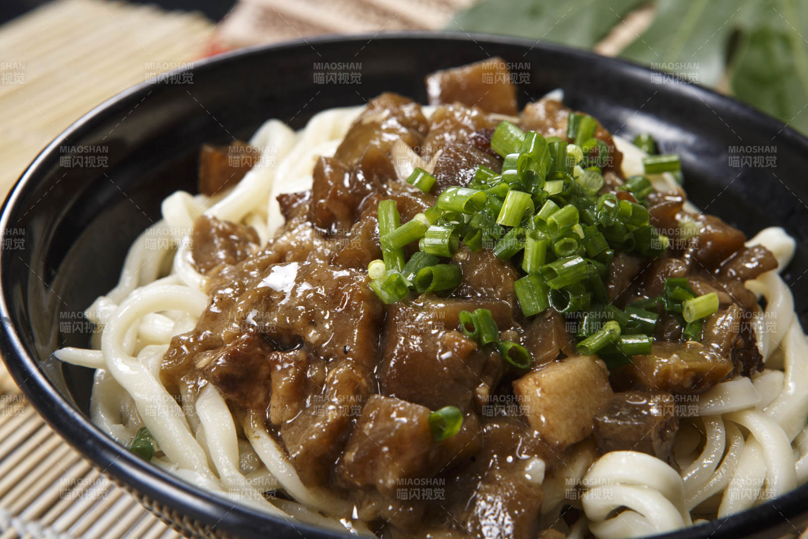 老妈茄丁面图片