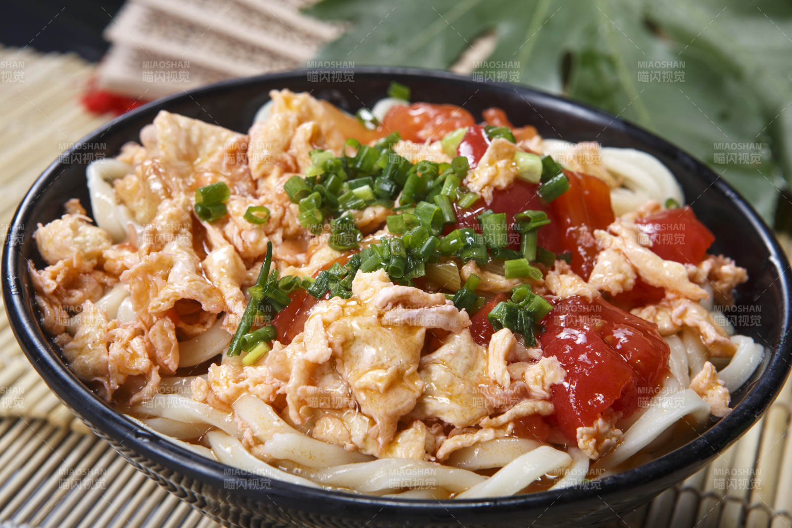 西红柿鸡蛋白面图片