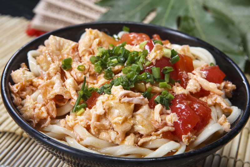 西红柿鸡蛋白面图片