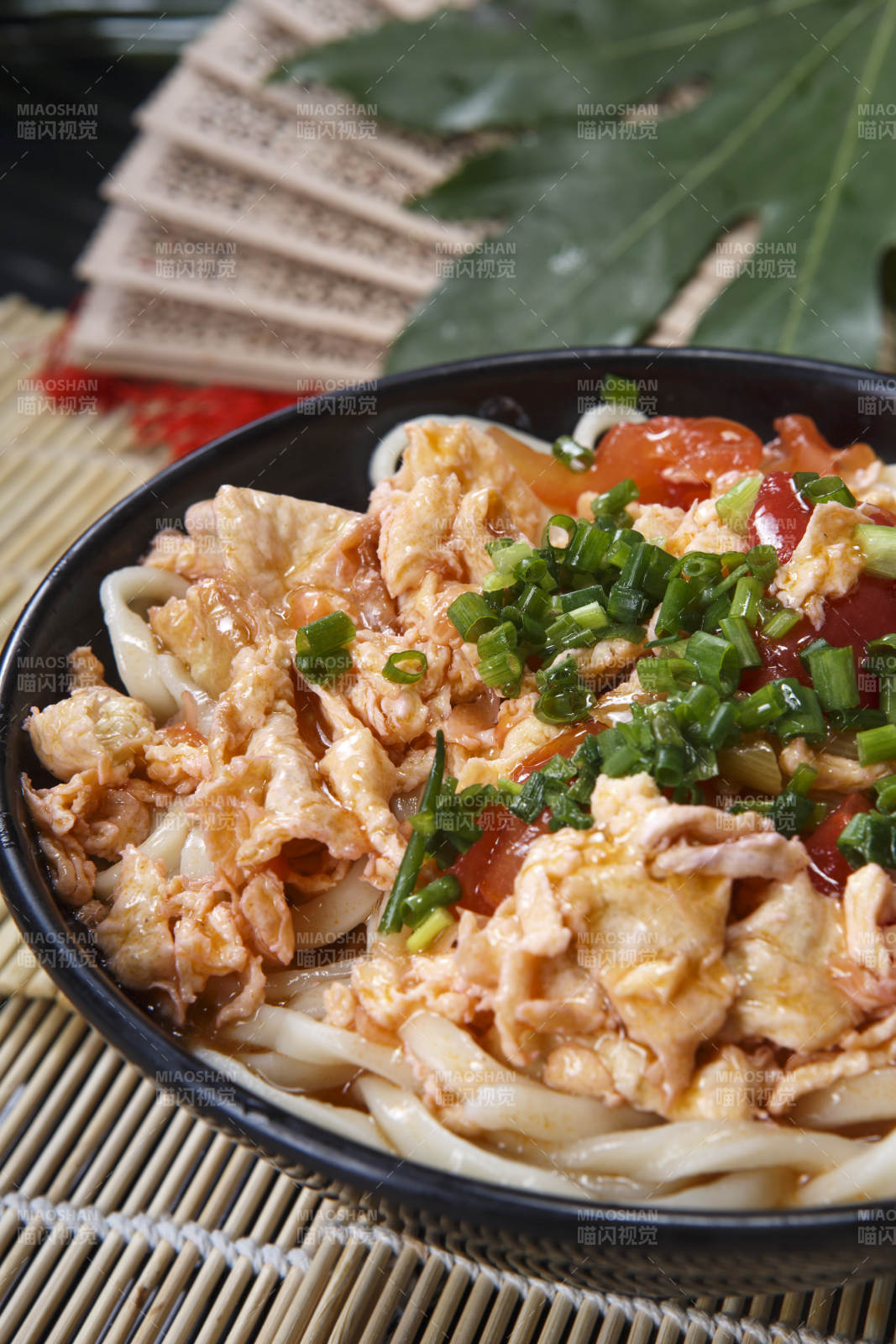 西红柿鸡蛋白面图片